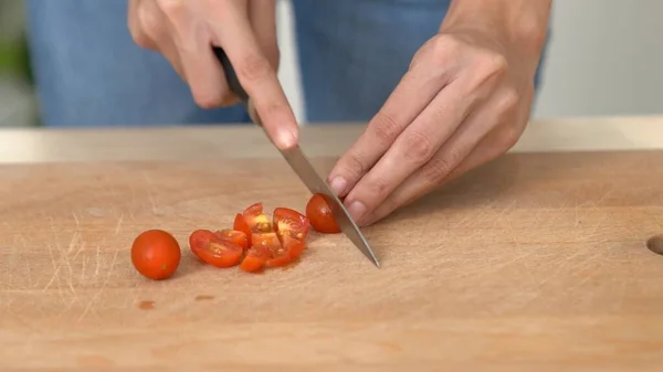 Close Hands Holding Knife Preparing Contented Meal Sliced Tomatoes Other — Stockfoto
