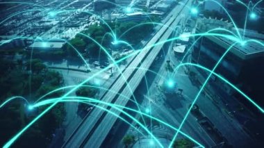Şehir üzerinde bağlantı ağı karşılıklılığına sahip akıllı dijital şehir. Şehirdeki insanları birbirine bağlayan gelecek akıllı kablosuz dijital şehir ve sosyal medya ağı kavramı .