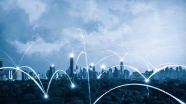 Şehir üzerinde bağlantı ağı karşılıklılığına sahip akıllı dijital şehir. Şehirdeki insanları birbirine bağlayan gelecek akıllı kablosuz dijital şehir ve sosyal medya ağı kavramı .
