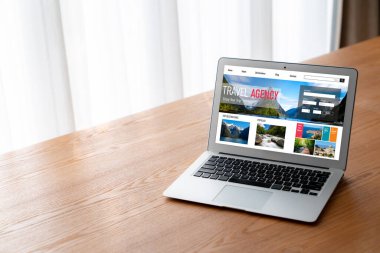 Model arama ve seyahat planlama için internet sitesi uçuş, otel ve tur rezervasyonları için anlaşma ve paket sunuyor