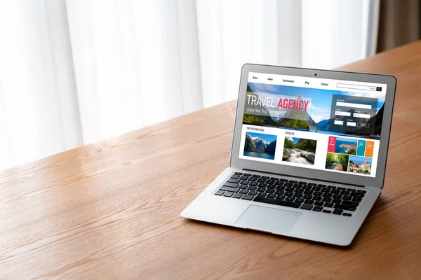 Model arama ve seyahat planlama için internet sitesi uçuş, otel ve tur rezervasyonları için anlaşma ve paket sunuyor