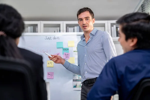 Competent Office Workers Various Nationalities Debating Discussing Brainstorming Meeting Room — Photo