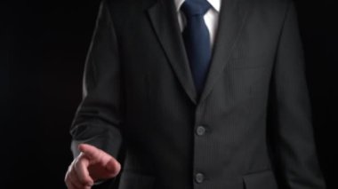 İşadamı, ticari kar artışının gelecekteki hedefe arttığını gösteren imalı bir tablo çizdi. Şirket işlerinin yükselmesi için mükemmel bir mali durum. Finans ve para teknolojisi .