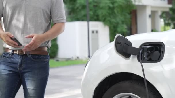 Progressive Man Attaches Emission Free Power Connector Battery Electric Vehicle — Stock Video