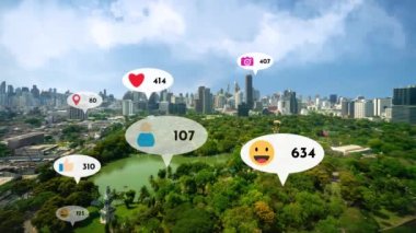 Sosyal medya simgeleri, sosyal ağ uygulama platformu üzerinden insanların karşılıklı bağlantılarını gösteriyor. Çevrimiçi toplum ve sosyal medya pazarlama stratejisi kavramı .