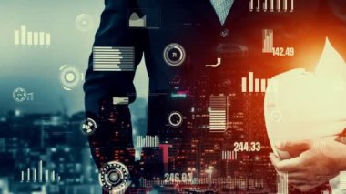 Gelecekteki bina inşaatı ve HUD hologram grafik tasarımı ile yaratıcı mühendislik projesi konsepti. İnşaat mühendisi, mimar ya da inşaat işçisi modern sivil teknoloji ile çalışıyor..