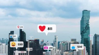 Sosyal medya simgeleri, sosyal ağ uygulama platformu üzerinden insanların karşılıklı bağlantılarını gösteriyor. Çevrimiçi toplum ve sosyal medya pazarlama stratejisi kavramı .