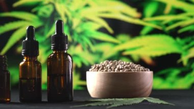 El basıncı pipeti CBD yağı yasallaştırılmış kenevir yağının içine düşer. Esrar laboratuvarı, kenevir tohumu, marihuana bitkisinden elde edilen esrar sıvısı. Kopyalama alanı.