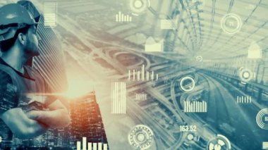 Gelecekteki bina inşaatı ve HUD hologram grafik tasarımı ile yaratıcı mühendislik projesi konsepti. İnşaat mühendisi, mimar ya da inşaat işçisi modern sivil teknoloji ile çalışıyor..