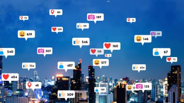 Sosyal medya simgeleri, sosyal ağ uygulama platformu üzerinden insanların karşılıklı bağlantılarını gösteriyor. Çevrimiçi toplum ve sosyal medya pazarlama stratejisi kavramı .