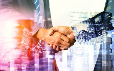 Ekonomik refah ve para teknolojisinin varlık geçmişi üzerine iş tokalaşması. Değerli borsaya yatırım yaparak ekonomik ve finansal büyüme ile refah kar birimi ticareti elde edilir
