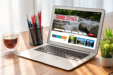 Model arama ve seyahat planlama için internet sitesi uçuş, otel ve tur rezervasyonları için anlaşma ve paket sunuyor