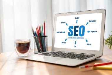 Model e-ticaret için SEO arama motoru optimizasyonu ve bilgisayar ekranında gösterilen çevrimiçi perakende işi