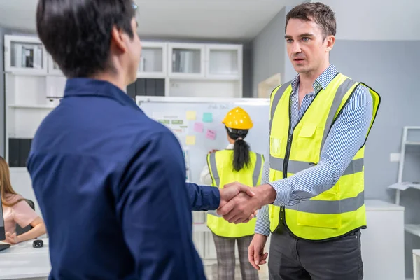 Engineer Protective Vest Handshake Investor His Office Successful Meeting Employee — Stockfoto