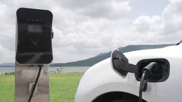 Concepto Progresivo Vehículo Eléctrico Coche Junto Con Estación Carga Fondo — Vídeo de stock