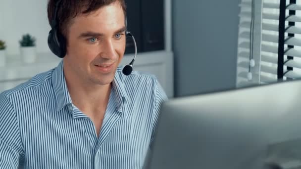 Competent Male Operator Working Customers Office Concept Operator Customer Service — Stockvideo