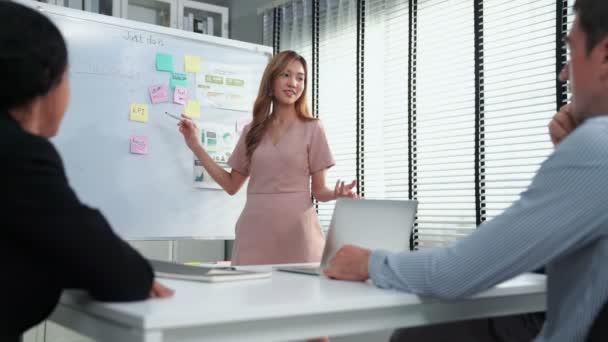 Competent Office Workers Various Nationalities Debating Discussing Brainstorming Meeting Room — Stockvideo