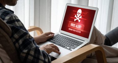 Bilgisayar ekranındaki virüs uyarısı mobil siber tehdit, hacker, bilgisayar virüsü ve kötü amaçlı yazılım tespit edildi