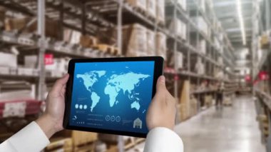 Depo yönetimi, mal teslimatının gerçek zamanlı izlenmesi için bilgisayarda becerikli bir yazılım. Bilgisayar ekranı, depolama ve tedarik zinciri dağılımı için akıllı envanter göstergesi .