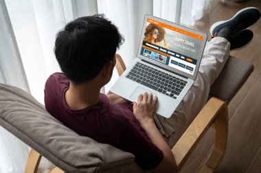 Model arama ve seyahat planlama için internet sitesi uçuş, otel ve tur rezervasyonları için anlaşma ve paket sunuyor