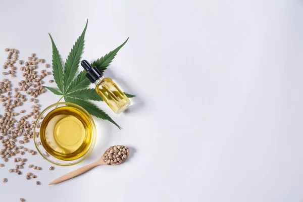 Sets Legalisiertes Marihuana Mit Cbd Flaschen Mit Tropfdeckel Sativa Grünem — Stockfoto